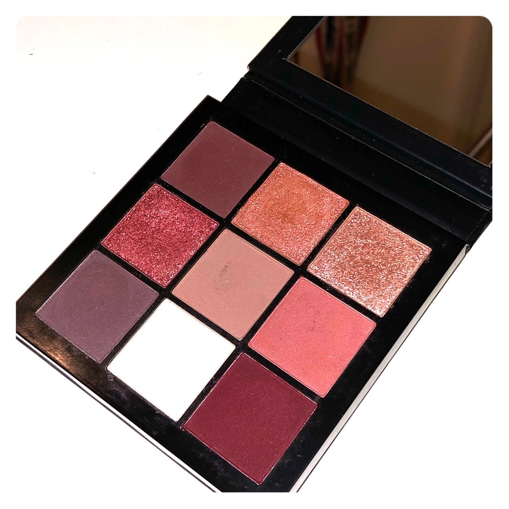 mini huda beauty palette in MAUVE